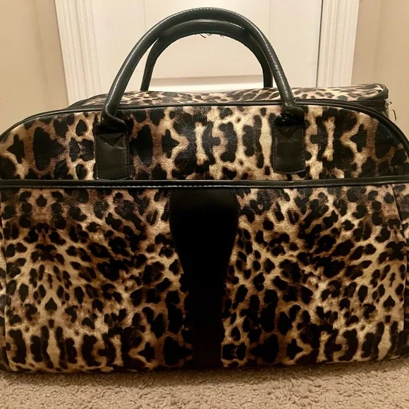 Stunning Leopard Luggage set, wheeled weekender bag, with 2 makeup bags, - Picture 2 of 8